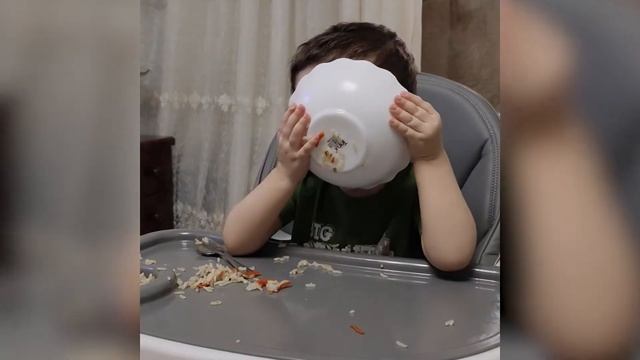 Малыш Мими кушает плов смотреть онлайн