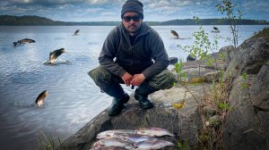 В ЭТОМ ОЗЕРЕ ФОРЕЛИ НЕМЕРЕНО! РЫБАЛКА НА БЕГЛЯНКУ. УТРЕННЯЯ ЗОРЬКА В КАРЕЛИИ 2022