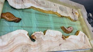 Заливаем стол из эпоксидной смолы, важные моменты.