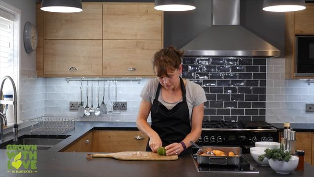 Freya Ross' Baked Chicken & Grown With Love Veg смотреть онлайн