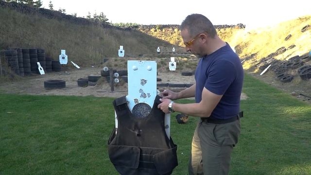kamizelka kuloodporna i hełm kevlarowy. Test 9mm PARA + Breneka. MOTO-ARMIA.pl смотреть онлайн