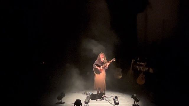 Silvia Perez Cruz « Hymne à l’Amour » (Edith Piaf) @ Le Grand Rex (Paris live 2023) смотреть онлайн