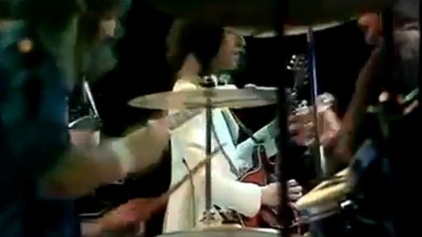 Queen 👑 - Killer Queen (Official Music Video) with Freddie Mercury, 1974 Live.