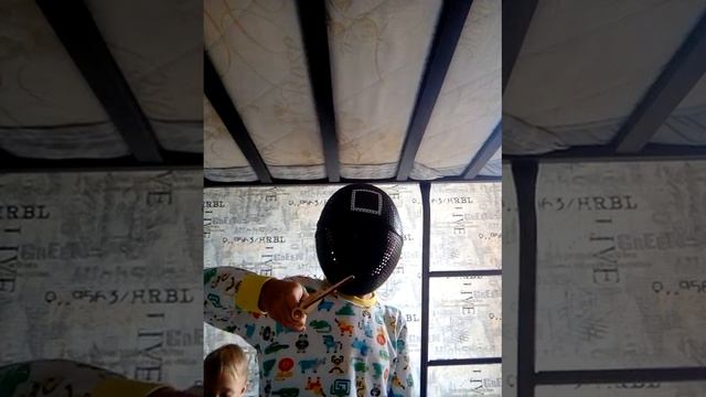 убил человека в кастюме кальмара!😭 смотреть онлайн