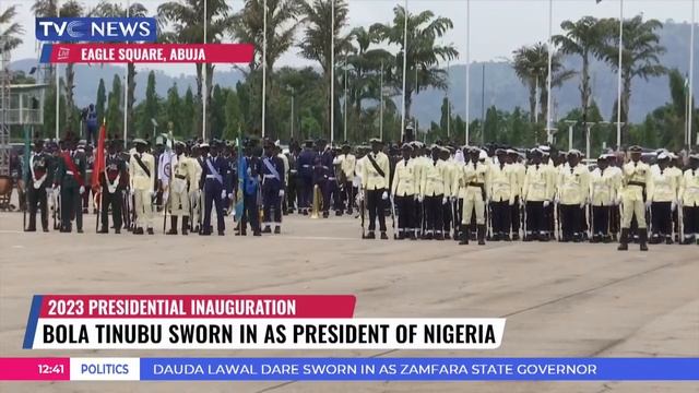 (Watch) President Tinubu Makes His way to the Podium смотреть онлайн