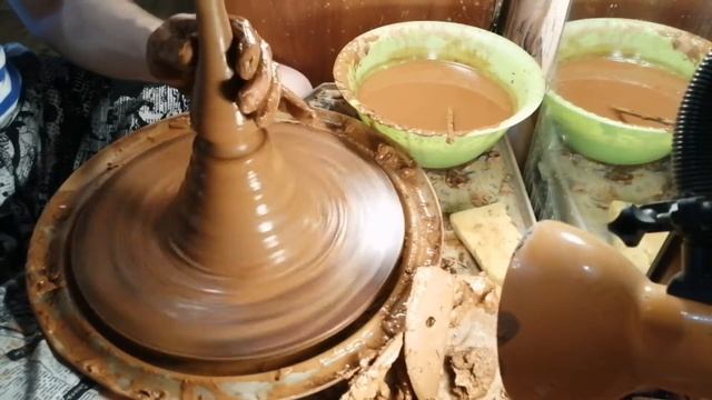 Работа за гончарный кругом. смотреть онлайн