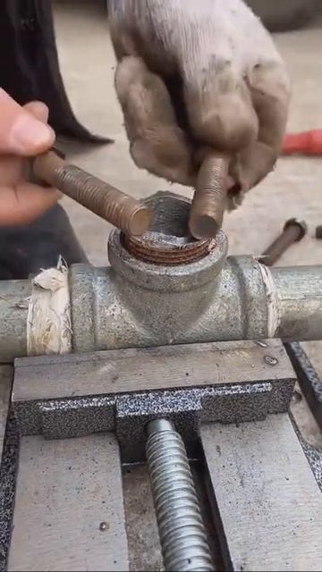 how to remove half broken rusted pipe with two nut bolts and a screwdriver #shorts смотреть онлайн