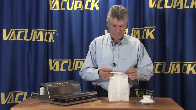 Vacuum Sealing in Paper Vacupack Elite Packager for Longer Storage смотреть онлайн
