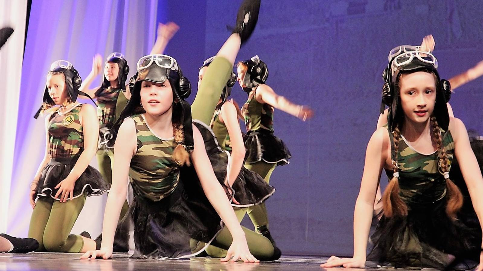 17 # Шуточный танец "Девичий переполох ..." Приятного просмотра... смотреть онлайн