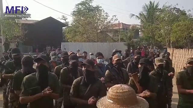 Mandalay Free Press - MFP ဒီပဲယင်းနယ်မှာ PDF တွေ ဝန်းရံပြီး လူထုသပိတ် ဆင်နွှဲ၊