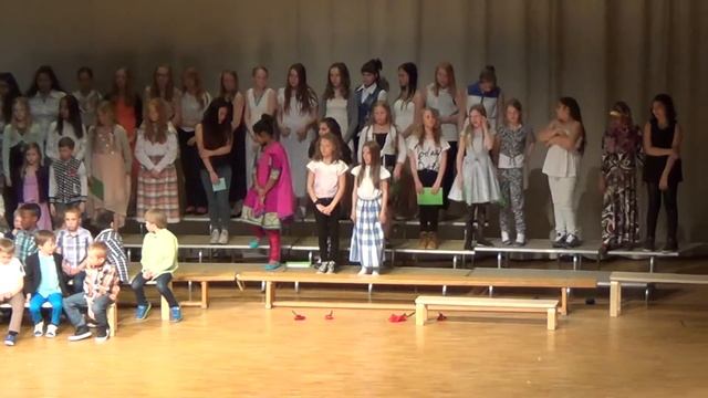 Поздравление ветеранов школьниками Финской школы 1 1080p