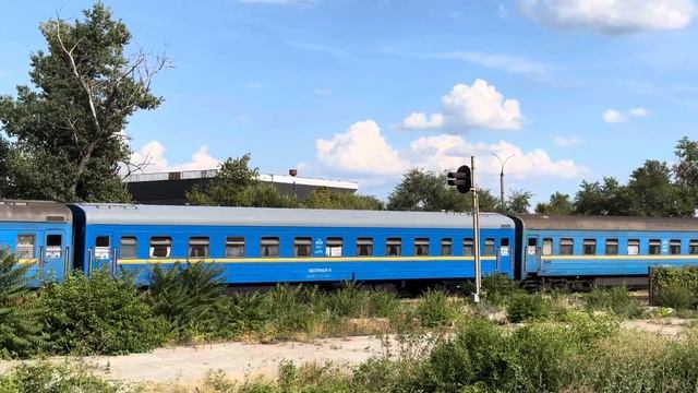 Тепловоз TE33AС-3009 с пассажирским поездом / Diesel locomotive TE33AC-3009 [CFM] смотреть онлайн