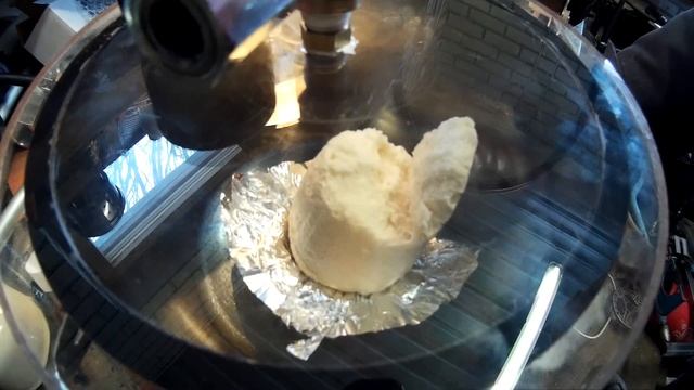 Brunbergin suukko alipainekammiossa • Суфле «Поцелуй» от Брунберга в вакуумной камере смотреть онлайн
