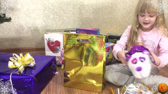 Нашла Подарки на Новый Год 2020 под елкой / Бражник УКРАЛ ПОДАРКИ в РЕАЛЬНОЙ ЖИЗНИ под Новый Год смотреть онлайн