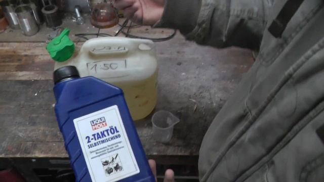 Anleitung: Benzinmischung herstellen || Benzin Rasenmäher, Motorsäge.. || 1:25, 1:50 смотреть онлайн