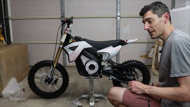 I Bought the CHEAPEST ELECTRIC Dirt Bike on AMAZON for Clickbait.....and Fun. смотреть онлайн