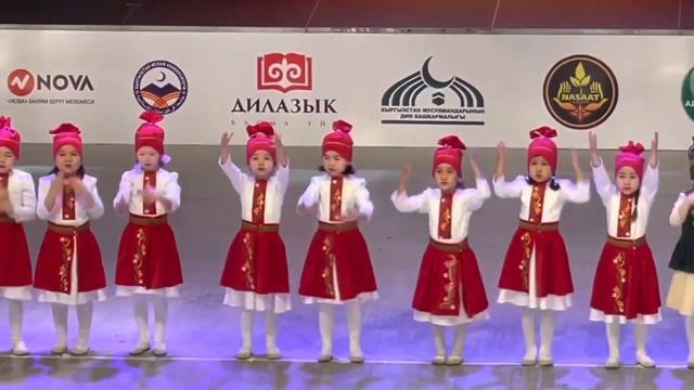 Чубак ажыга арналган ыр бөбөктөрдүн аткаруусунда. Чубак ажы Жалилов. смотреть онлайн