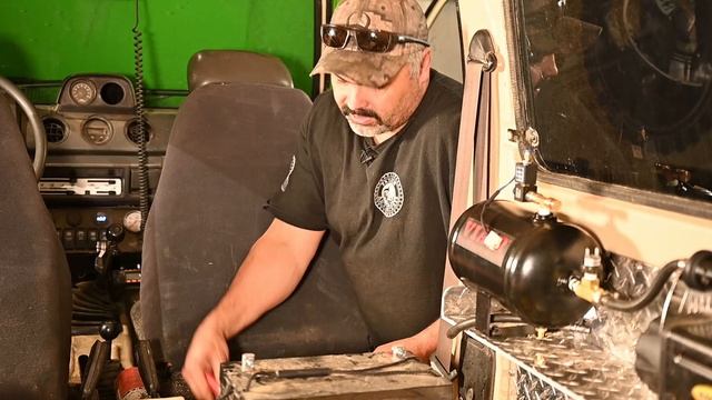Onboard Air & Dual Battery install: Suzuki Samurai Overland смотреть онлайн