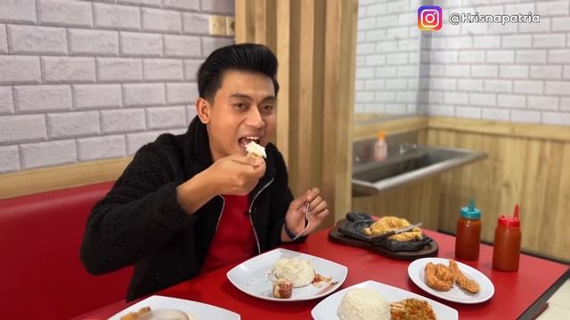 Makan ayam plus nasi gratis es teh cuman 9 ribu di Rocket Chicken! смотреть онлайн