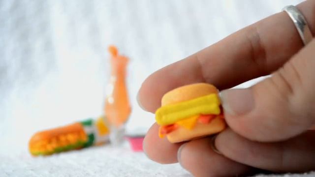 The PROBLEM with 5 SURPRISE FOODIE Mini Brands Collector's Case + Does it Fit Barbie? RANT & REVIEW смотреть онлайн