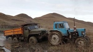 Урал 6х6 Застрял в болоте --- Помощью Трактор МТЗ -82