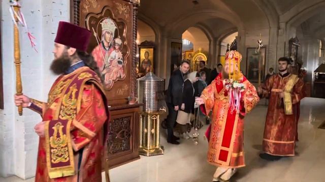 Єпископ Афанасій очолив святкову Пасхальну вечірню в кафедральному соборі Луцька. смотреть онлайн