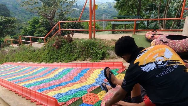 FAMILY VLOG: CAFE ALBANIA, EL SALVADOR. RAINBOW SLIDE AND BIKE RIDING IN THE AIR смотреть онлайн