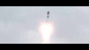 Гр. ,, Земляне ,, . ,, Трава у дома ,,