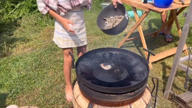 Юный повар Дима, готовит креветки на тандыре🔥👍😋 смотреть онлайн