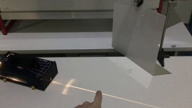 Physik Klasse 8 - Experiment: Licht trifft auf ein Prisma смотреть онлайн