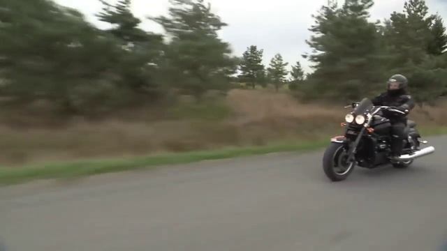 Triumph Rocket 3 Roadster — Мoщь бeз кoмпрoмиccoв! смотреть онлайн