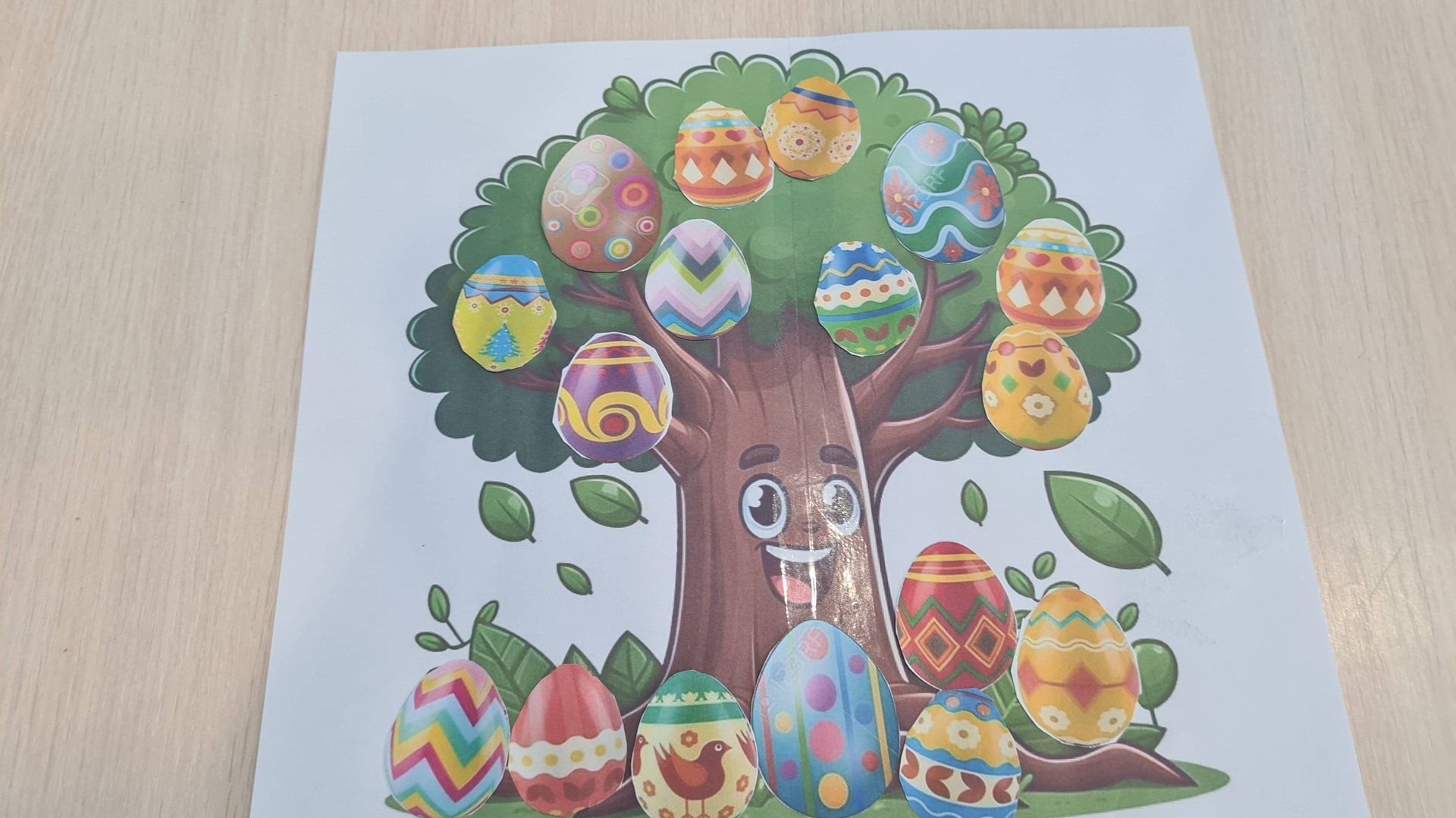 Пасхальное дерево. Пасхальная поделка для детей. Поделка с пасхальными яйцами