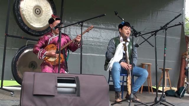 Миррали Доржу и Белек Кунчун, Тыва. Орёл вороной. смотреть онлайн
