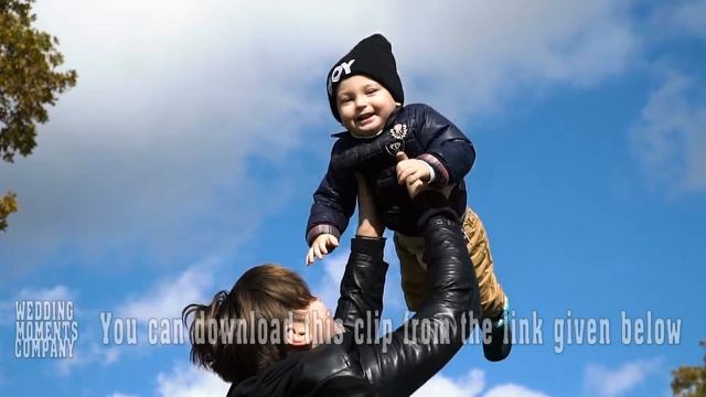 Young family in the park. смотреть онлайн