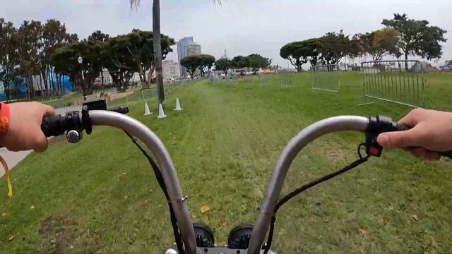 Test Riding a 55 mph Electric Mini Bike/Motorcycle: Dingomoto at the Electrify Expo 2023 Long Beach смотреть онлайн