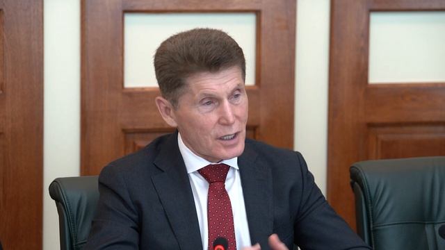 Олег Кожемяко пригласил молодежь КНР заниматься спортом и изучать искусство в Приморье. смотреть онлайн