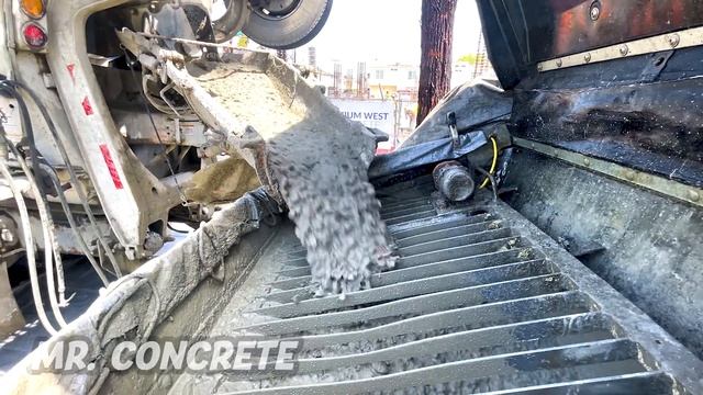 Concrete Mixers | Concrete Trucks Delivering Cement смотреть онлайн