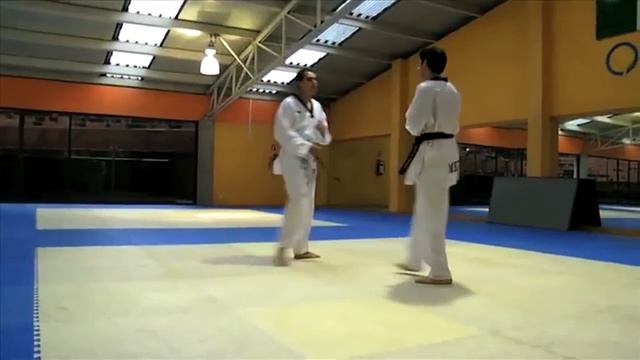 El Campeón Mundial de Taekwondo Uriel Adriano Motivacional смотреть онлайн