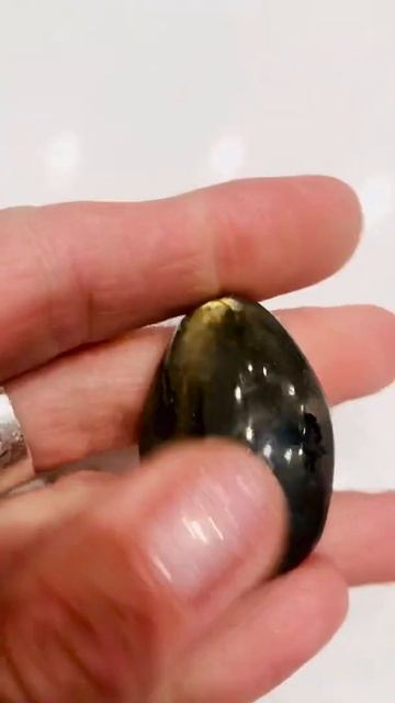 Лабрадорит «Рысий Глаз» смотреть онлайн