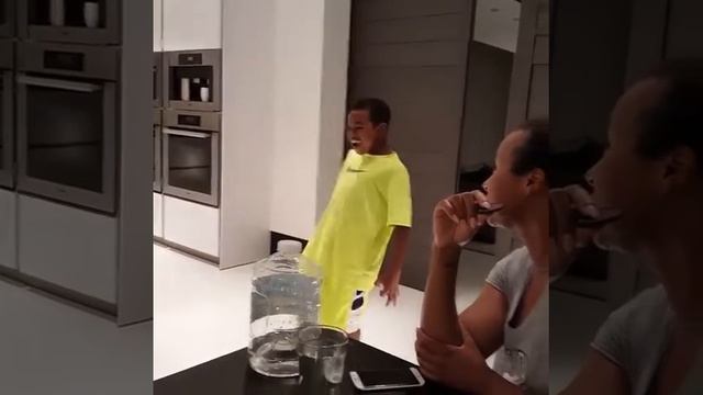 Сын ЛеБрона смотреть онлайн