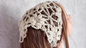 Вязаная косынка крючком. Мотив цветочка