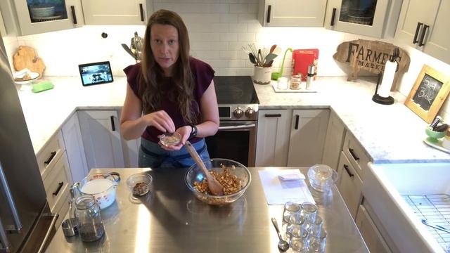 Teaching Kitchen: Apple Cinnamon Chia Seed Pudding смотреть онлайн