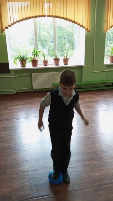 Санька на уроке адаптивной физкультуры (1 класс)