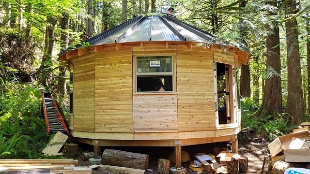 TIMELAPSE Off Grid Yurt Style Bugout Cabin Build in the PNW Woods смотреть онлайн