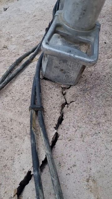 Чем ломают скалы на стройке?