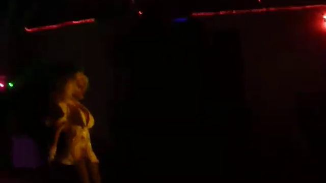 Lady Gaga Tranny at the Wahoo's Night Club Christmas Party смотреть онлайн