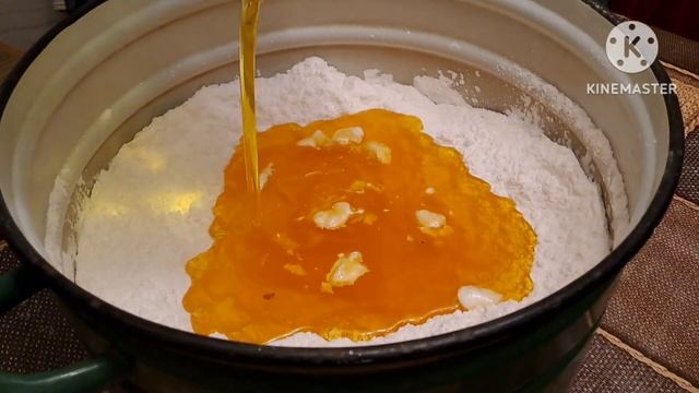 Приготування канді з меду та цукрової пудри, від А до Я! смотреть онлайн