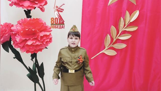 Стихотворение "Блокадный мишка" читает Евгения Леонтьева смотреть онлайн