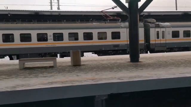 Электропоезд ЭП2Д-035 на ст. Фили / EP2D-035 EMU at the Feely Station смотреть онлайн
