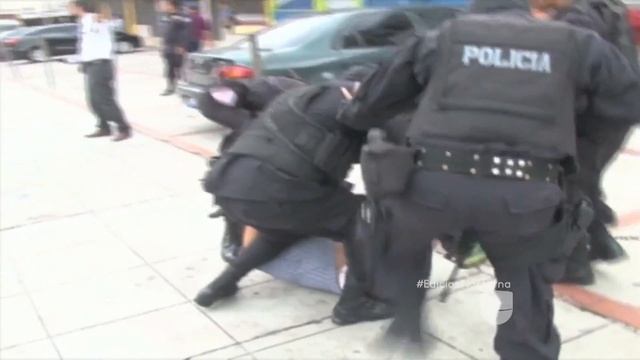 Fuertes Disturbios Fuera De Alcaldía De San Salvador